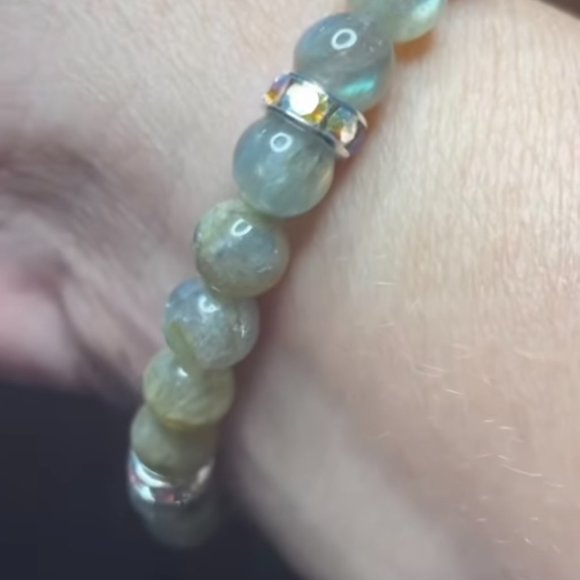Handmade Natural bead bracelet - Picture 2 of 4